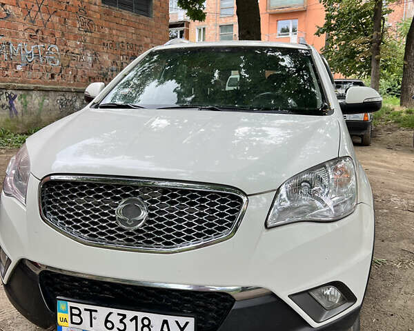 Білий Cанг Йонг Korando, об'ємом двигуна 2 л та пробігом 226 тис. км за 7900 $, фото 1 на Automoto.ua