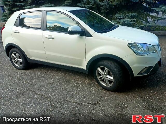 Білий Cанг Йонг Korando, об'ємом двигуна 2 л та пробігом 153 тис. км за 8900 $, фото 1 на Automoto.ua