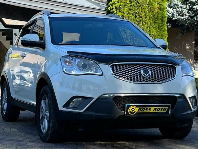 Белый Cанг Йонг Корандо, объемом двигателя 2.3 л и пробегом 155 тыс. км за 9800 $, фото 1 на Automoto.ua