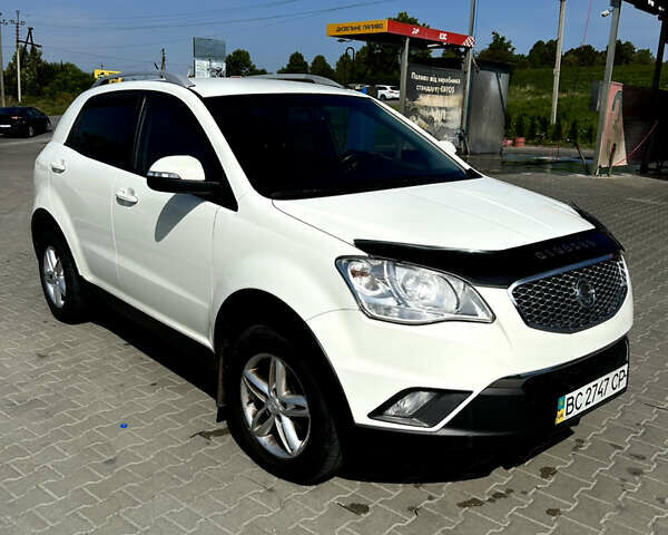 Білий Cанг Йонг Korando, об'ємом двигуна 2 л та пробігом 156 тис. км за 8500 $, фото 1 на Automoto.ua