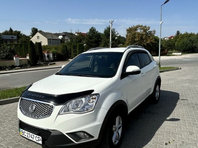 Белый Cанг Йонг Корандо, объемом двигателя 2 л и пробегом 155 тыс. км за 9400 $, фото 1 на Automoto.ua