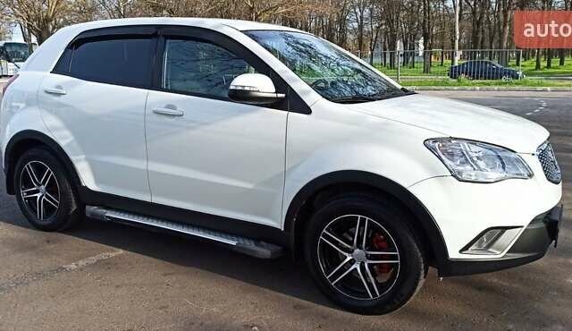 Білий Cанг Йонг Korando, об'ємом двигуна 2 л та пробігом 130 тис. км за 9000 $, фото 1 на Automoto.ua