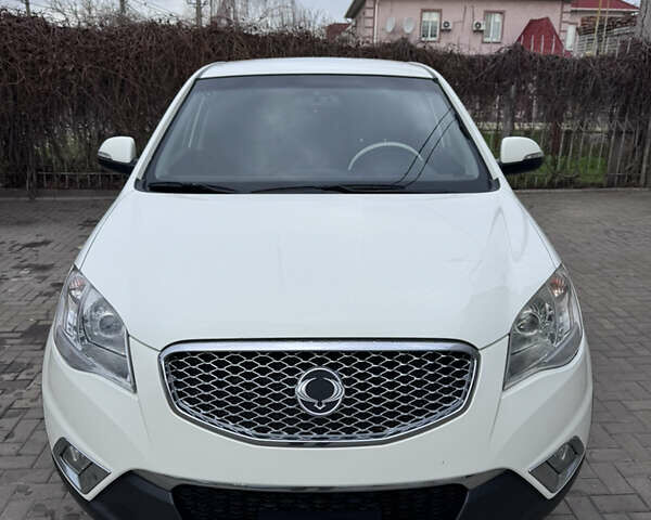 Білий Cанг Йонг Korando, об'ємом двигуна 2 л та пробігом 205 тис. км за 8000 $, фото 1 на Automoto.ua