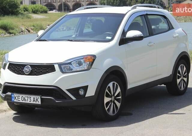 Білий Cанг Йонг Korando, об'ємом двигуна 2 л та пробігом 178 тис. км за 8490 $, фото 1 на Automoto.ua