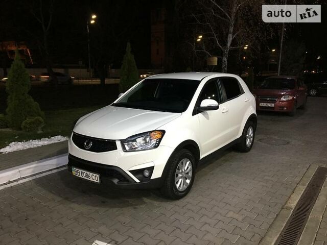 Білий Cанг Йонг Korando, об'ємом двигуна 2 л та пробігом 137 тис. км за 12800 $, фото 1 на Automoto.ua