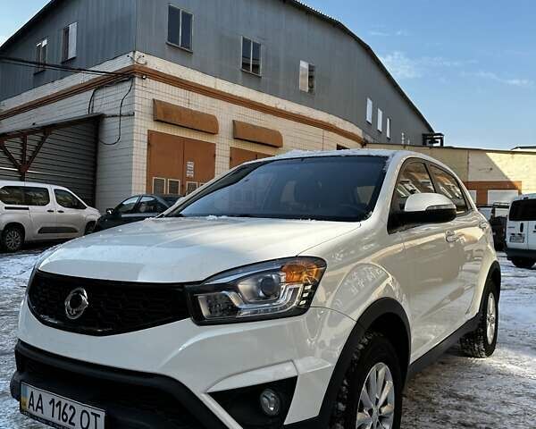 Белый Cанг Йонг Корандо, объемом двигателя 2 л и пробегом 129 тыс. км за 9000 $, фото 1 на Automoto.ua
