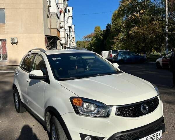Белый Cанг Йонг Корандо, объемом двигателя 2 л и пробегом 130 тыс. км за 10500 $, фото 1 на Automoto.ua