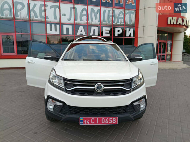 Білий Cанг Йонг Korando, об'ємом двигуна 2.2 л та пробігом 162 тис. км за 14400 $, фото 1 на Automoto.ua