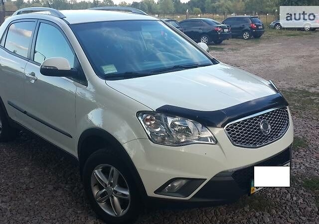 Білий Cанг Йонг Korando, об'ємом двигуна 2 л та пробігом 165 тис. км за 11900 $, фото 1 на Automoto.ua