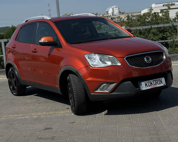 Красный Cанг Йонг Корандо, объемом двигателя 2 л и пробегом 278 тыс. км за 7500 $, фото 1 на Automoto.ua