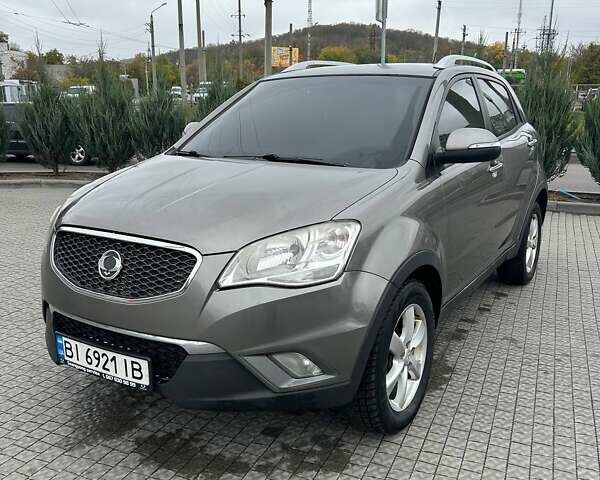 Сірий Cанг Йонг Korando, об'ємом двигуна 2 л та пробігом 247 тис. км за 8200 $, фото 1 на Automoto.ua