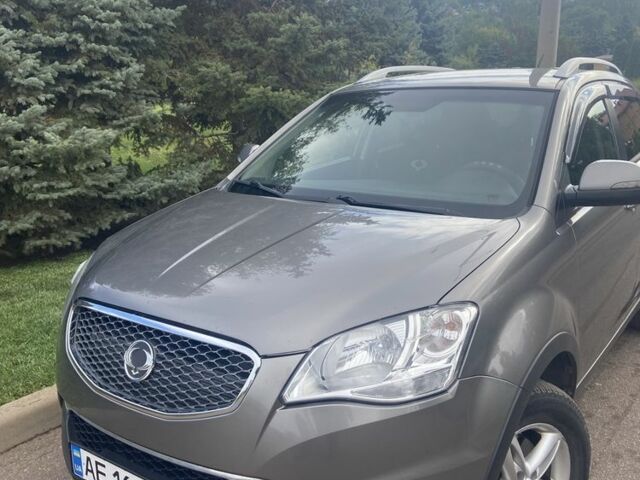 Сірий Cанг Йонг Korando, об'ємом двигуна 2 л та пробігом 240 тис. км за 7100 $, фото 1 на Automoto.ua