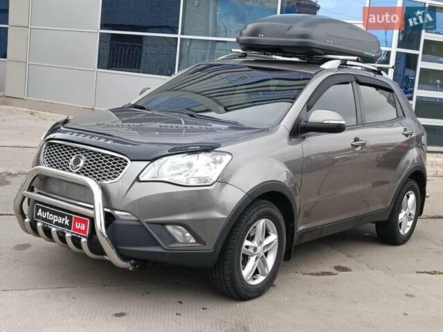 Сірий Cанг Йонг Korando, об'ємом двигуна 2 л та пробігом 130 тис. км за 10590 $, фото 1 на Automoto.ua