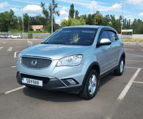 Серый Cанг Йонг Корандо, объемом двигателя 2 л и пробегом 146 тыс. км за 10000 $, фото 1 на Automoto.ua