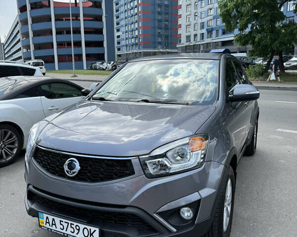 Сірий Cанг Йонг Korando, об'ємом двигуна 2 л та пробігом 176 тис. км за 10000 $, фото 1 на Automoto.ua
