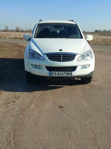 Белый Cанг Йонг Кирон, объемом двигателя 2 л и пробегом 160 тыс. км за 7000 $, фото 1 на Automoto.ua