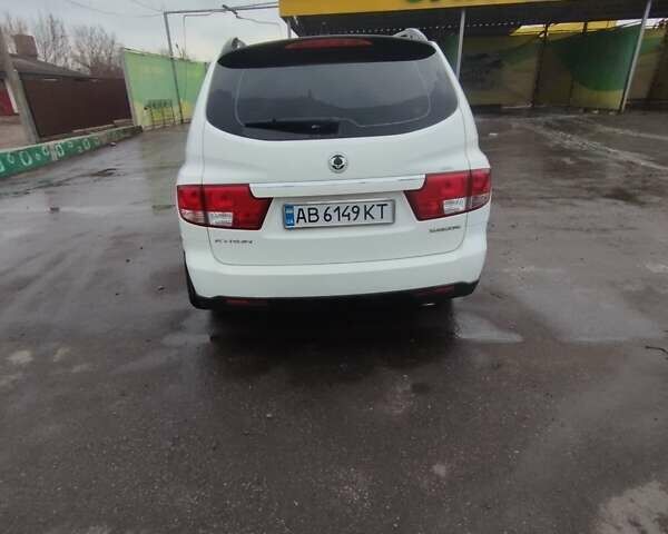 Белый Cанг Йонг Кирон, объемом двигателя 2 л и пробегом 157 тыс. км за 8000 $, фото 1 на Automoto.ua