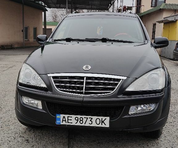 Черный Cанг Йонг Кирон, объемом двигателя 2 л и пробегом 172 тыс. км за 7143 $, фото 1 на Automoto.ua