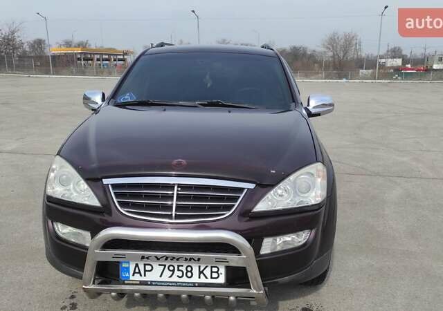 Красный Cанг Йонг Кирон, объемом двигателя 2.3 л и пробегом 237 тыс. км за 7500 $, фото 1 на Automoto.ua