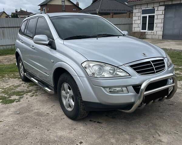 Серый Cанг Йонг Кирон, объемом двигателя 2 л и пробегом 180 тыс. км за 6500 $, фото 1 на Automoto.ua