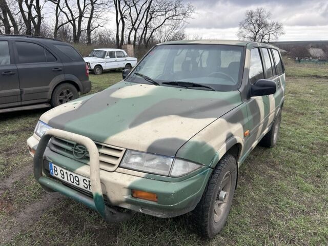 Белый Cанг Йонг Муссо, объемом двигателя 2.9 л и пробегом 200 тыс. км за 1426 $, фото 1 на Automoto.ua