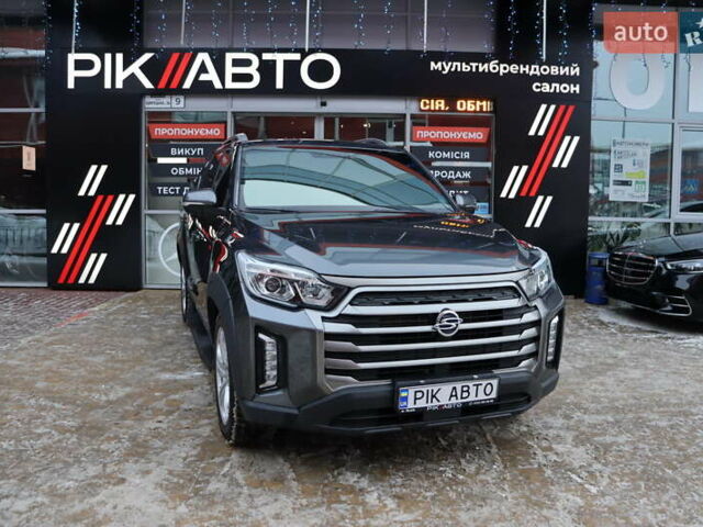 Серый Cанг Йонг Муссо, объемом двигателя 2.16 л и пробегом 60 тыс. км за 29900 $, фото 1 на Automoto.ua