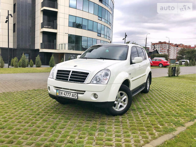 Білий Cанг Йонг Rexton II, об'ємом двигуна 2.7 л та пробігом 100 тис. км за 8999 $, фото 1 на Automoto.ua