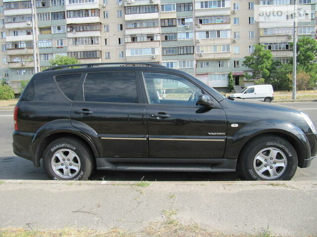 Чорний Cанг Йонг Rexton II, об'ємом двигуна 2.7 л та пробігом 137 тис. км за 9500 $, фото 1 на Automoto.ua