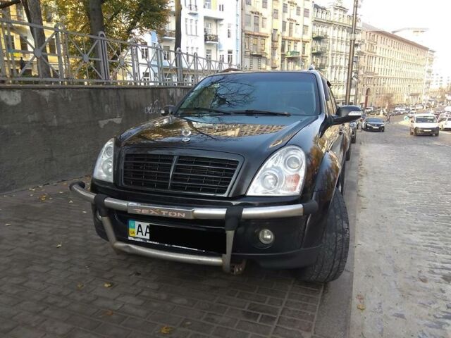 Чорний Cанг Йонг Rexton II, об'ємом двигуна 2.7 л та пробігом 200 тис. км за 9500 $, фото 1 на Automoto.ua