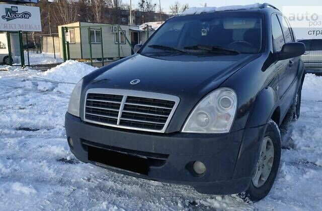 Чорний Cанг Йонг Rexton II, об'ємом двигуна 2.7 л та пробігом 170 тис. км за 7800 $, фото 1 на Automoto.ua