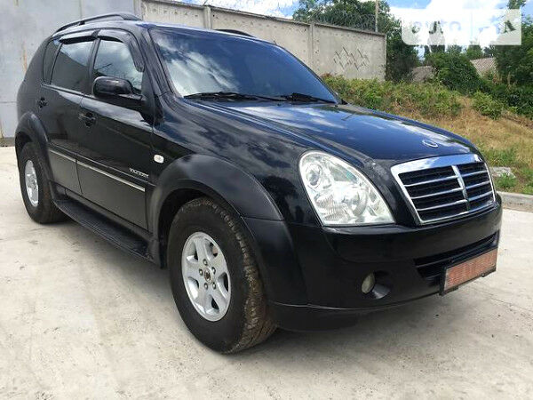 Чорний Cанг Йонг Rexton II, об'ємом двигуна 2.7 л та пробігом 160 тис. км за 9700 $, фото 1 на Automoto.ua