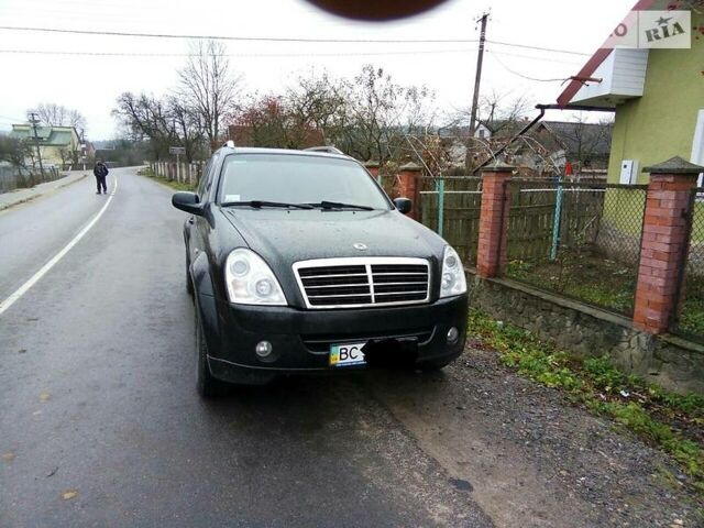 Чорний Cанг Йонг Rexton II, об'ємом двигуна 2.7 л та пробігом 150 тис. км за 11900 $, фото 1 на Automoto.ua