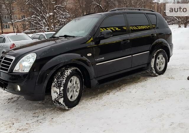 Чорний Cанг Йонг Rexton II, об'ємом двигуна 2.7 л та пробігом 108 тис. км за 10900 $, фото 1 на Automoto.ua