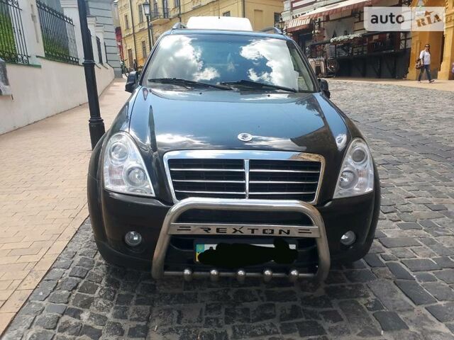 Чорний Cанг Йонг Rexton II, об'ємом двигуна 2.7 л та пробігом 280 тис. км за 11000 $, фото 1 на Automoto.ua