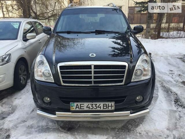 Чорний Cанг Йонг Rexton II, об'ємом двигуна 2.7 л та пробігом 173 тис. км за 9500 $, фото 1 на Automoto.ua