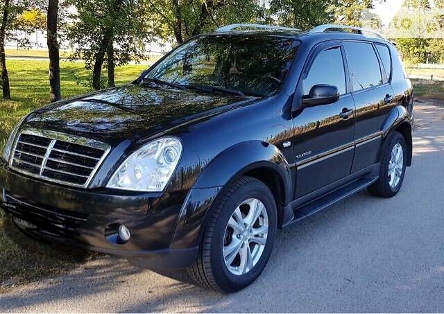 Чорний Cанг Йонг Rexton II, об'ємом двигуна 2.7 л та пробігом 158 тис. км за 12000 $, фото 1 на Automoto.ua