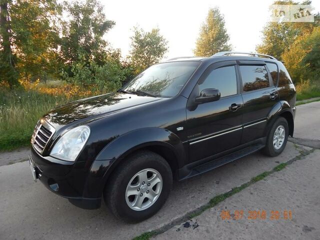 Чорний Cанг Йонг Rexton II, об'ємом двигуна 2.7 л та пробігом 170 тис. км за 12800 $, фото 1 на Automoto.ua