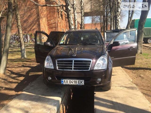 Коричневий Cанг Йонг Rexton II, об'ємом двигуна 2.7 л та пробігом 190 тис. км за 9500 $, фото 1 на Automoto.ua