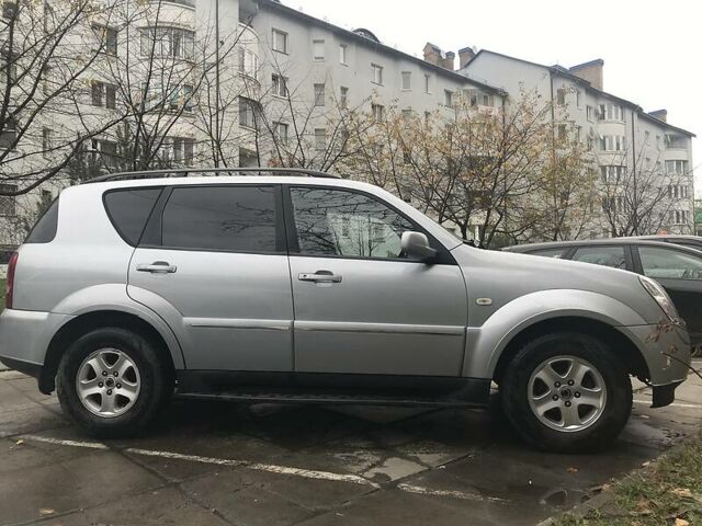 Сірий Cанг Йонг Rexton II, об'ємом двигуна 2.7 л та пробігом 163 тис. км за 7750 $, фото 1 на Automoto.ua