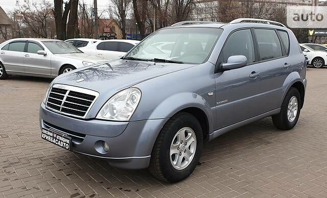 Сірий Cанг Йонг Rexton II, об'ємом двигуна 2.7 л та пробігом 142 тис. км за 9900 $, фото 1 на Automoto.ua