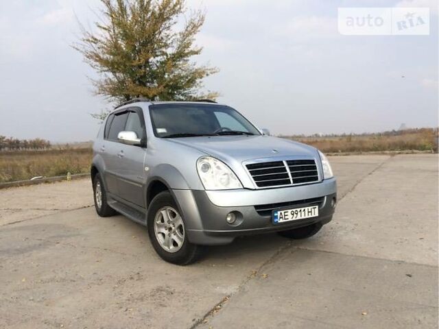 Сірий Cанг Йонг Rexton II, об'ємом двигуна 2.7 л та пробігом 160 тис. км за 8500 $, фото 1 на Automoto.ua