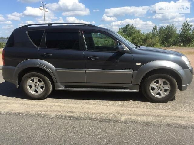 Сірий Cанг Йонг Rexton II, об'ємом двигуна 2.7 л та пробігом 198 тис. км за 9700 $, фото 1 на Automoto.ua