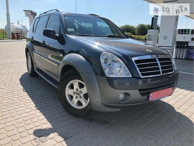 Сірий Cанг Йонг Rexton II, об'ємом двигуна 2.7 л та пробігом 191 тис. км за 8300 $, фото 1 на Automoto.ua