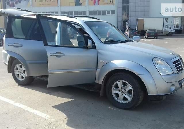 Сірий Cанг Йонг Rexton II, об'ємом двигуна 2.7 л та пробігом 156 тис. км за 8500 $, фото 1 на Automoto.ua