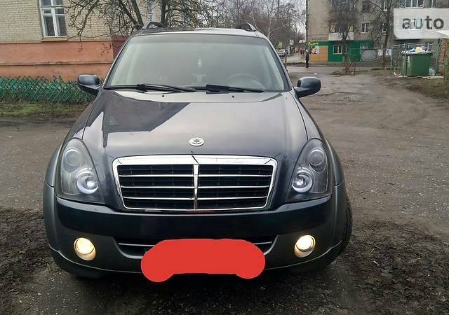 Сірий Cанг Йонг Rexton II, об'ємом двигуна 2.7 л та пробігом 205 тис. км за 9000 $, фото 1 на Automoto.ua