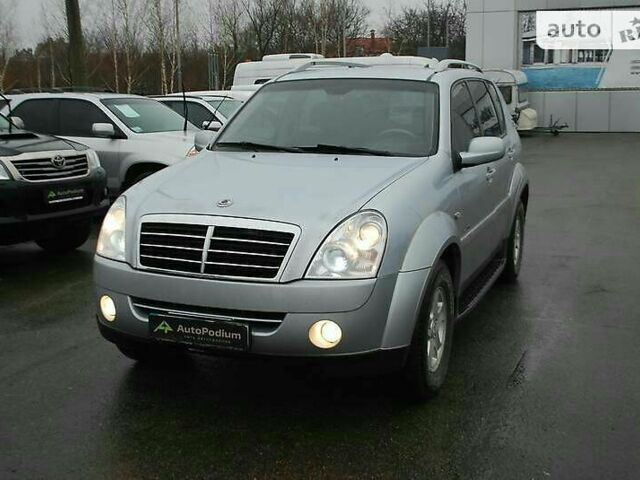 Сірий Cанг Йонг Rexton II, об'ємом двигуна 2.7 л та пробігом 114 тис. км за 12000 $, фото 1 на Automoto.ua