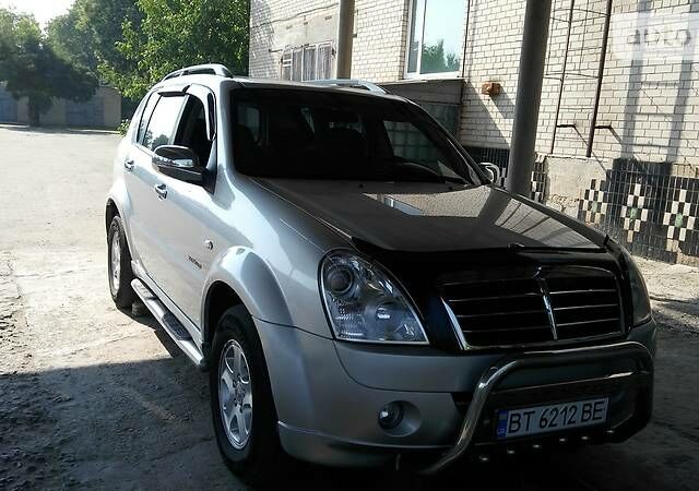 Сірий Cанг Йонг Rexton II, об'ємом двигуна 2.7 л та пробігом 160 тис. км за 11000 $, фото 1 на Automoto.ua