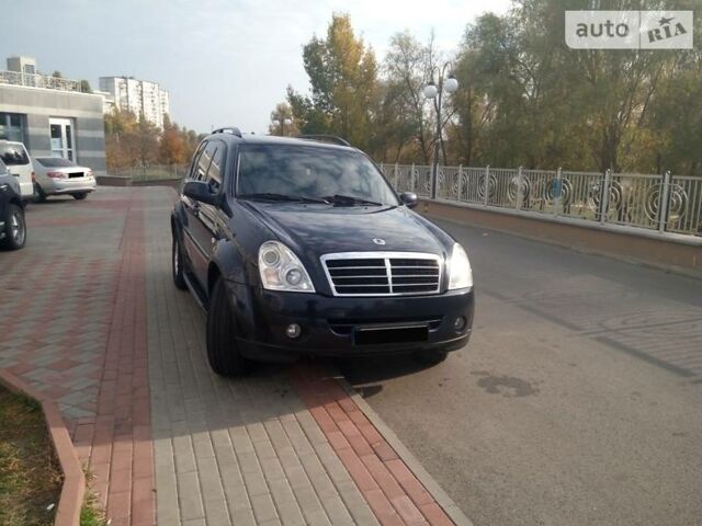 Синій Cанг Йонг Rexton II, об'ємом двигуна 2.7 л та пробігом 210 тис. км за 9000 $, фото 1 на Automoto.ua