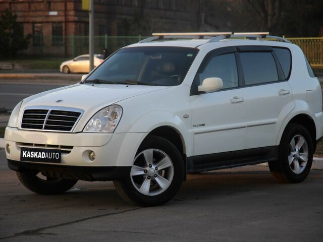 Білий Cанг Йонг Rexton, об'ємом двигуна 2.7 л та пробігом 151 тис. км за 10800 $, фото 1 на Automoto.ua