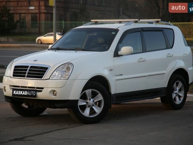 Білий Cанг Йонг Rexton, об'ємом двигуна 2.7 л та пробігом 151 тис. км за 10800 $, фото 1 на Automoto.ua